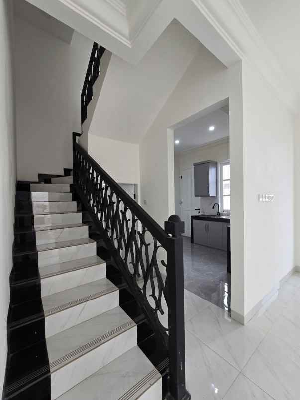 dijual rumah jl raya pondok bambu duren