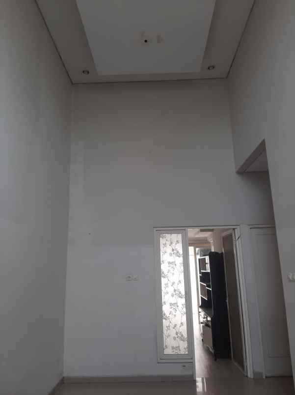 dijual rumah jl taman pondok jati gubah