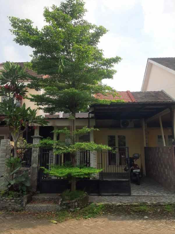 dijual rumah jl taman pondok jati gubah