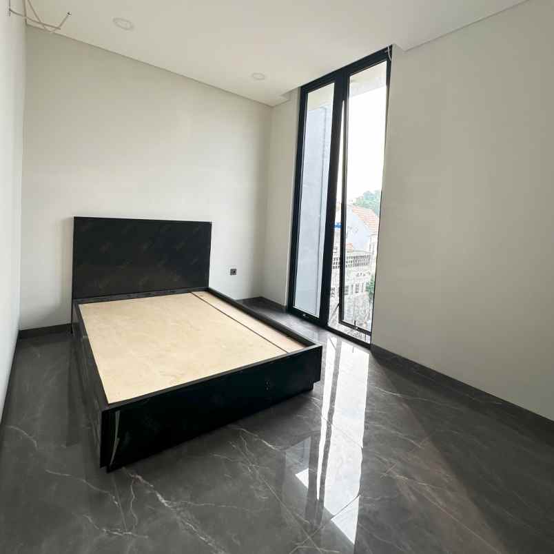 dijual rumah jl taman wijaya kusuma no