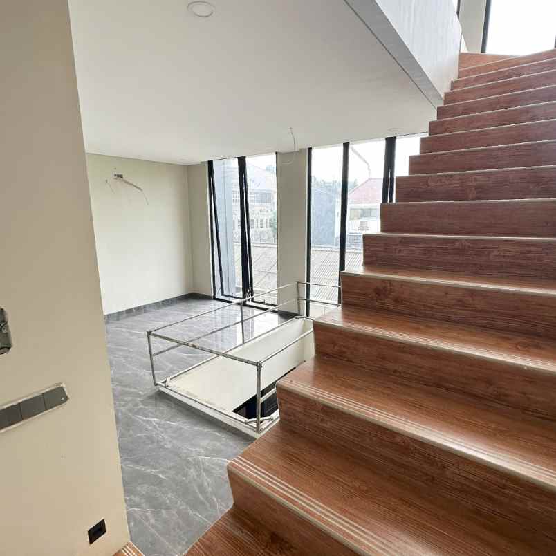 dijual rumah jl taman wijaya kusuma no