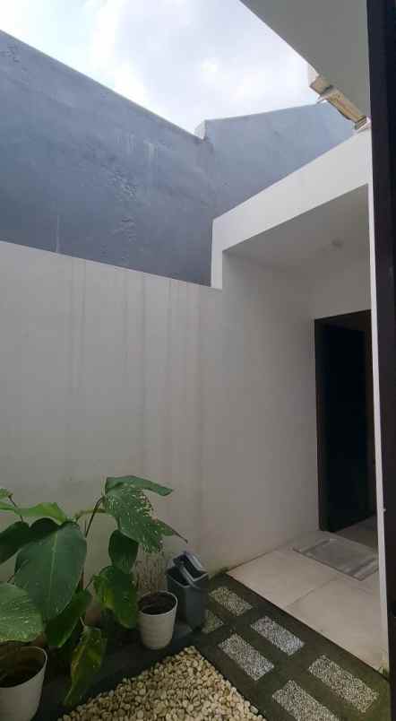 dijual rumah jln cimuning mustika jaya