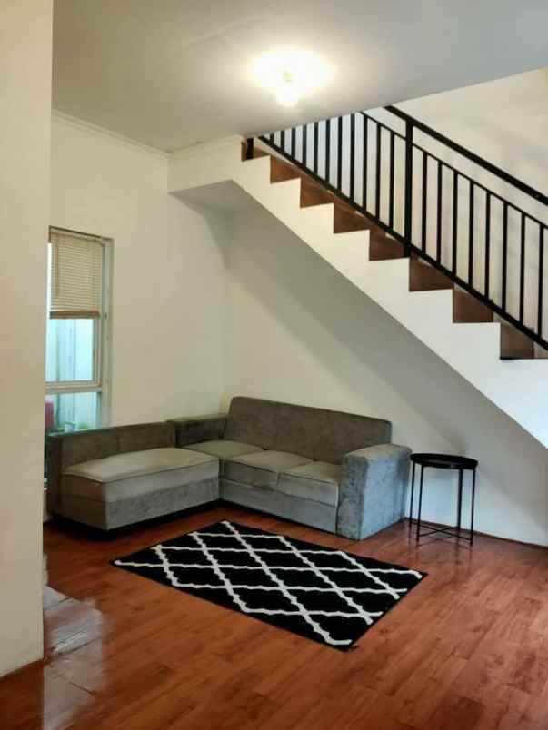 dijual rumah karadenan