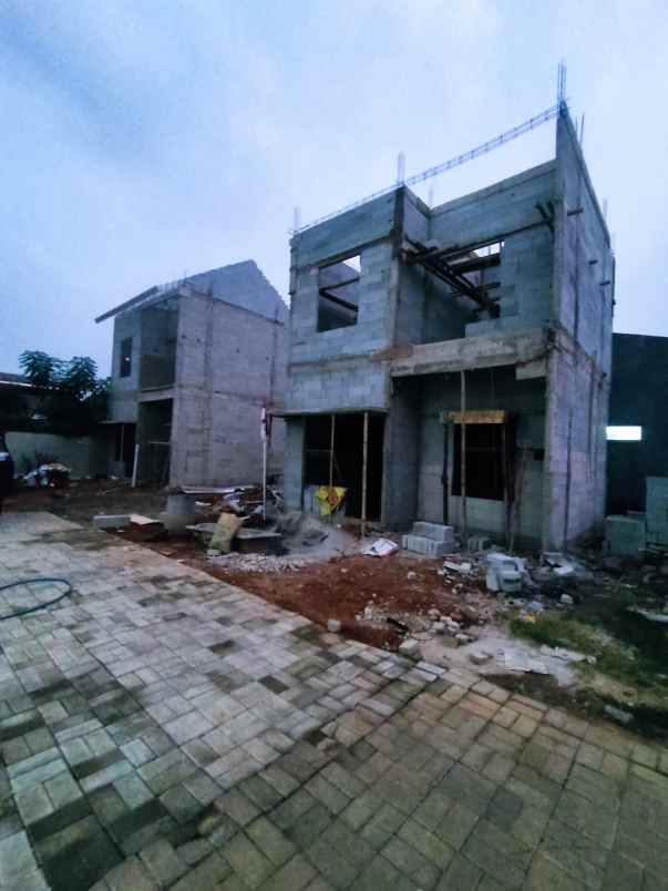 dijual rumah kayu gede graha raya