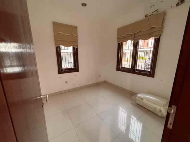 dijual rumah kelapa gading bcs