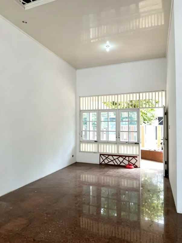 dijual rumah kemang pratama