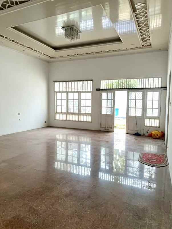 dijual rumah kemang pratama