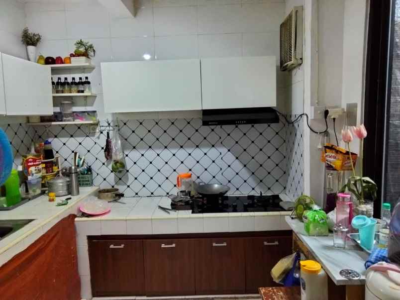 dijual rumah ketintang