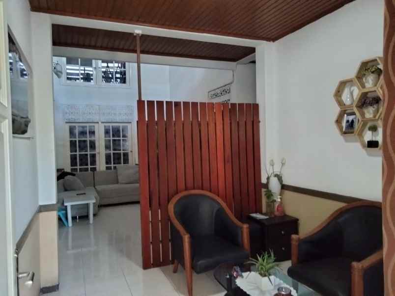 dijual rumah ketintang