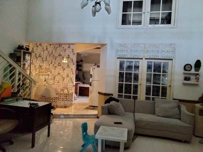 dijual rumah ketintang