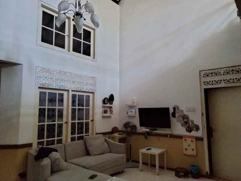 dijual rumah ketintang