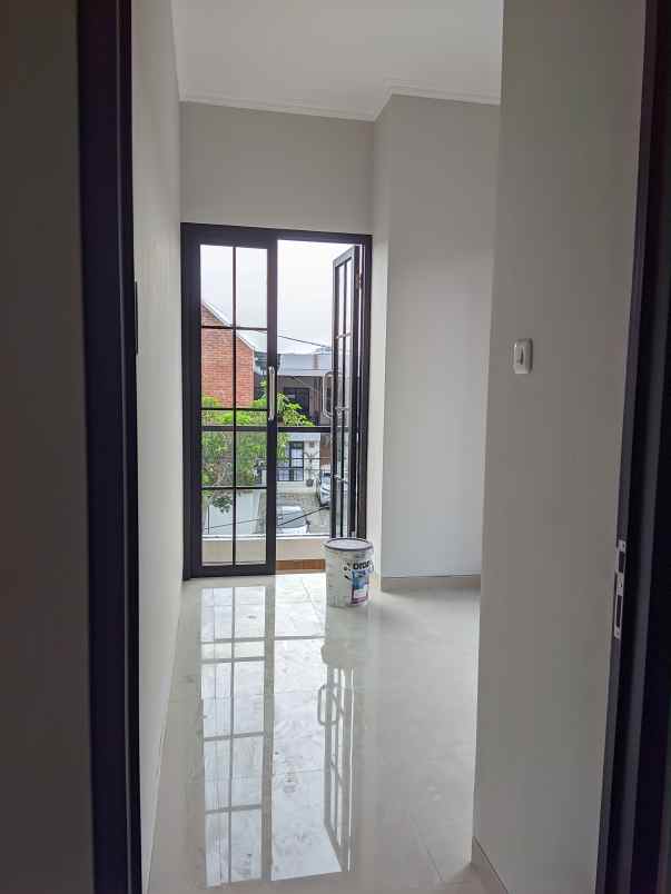 dijual rumah ketintang baru