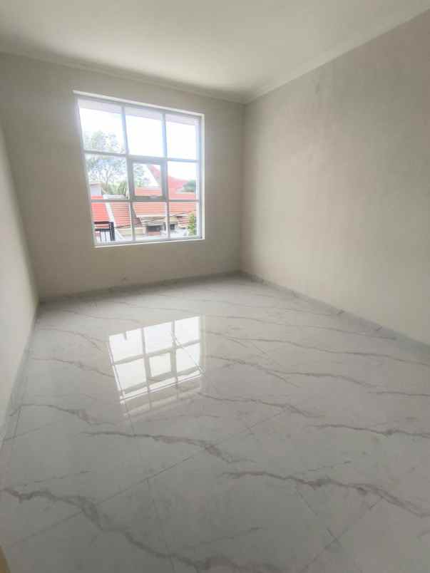 dijual rumah ketintang madya gayungan