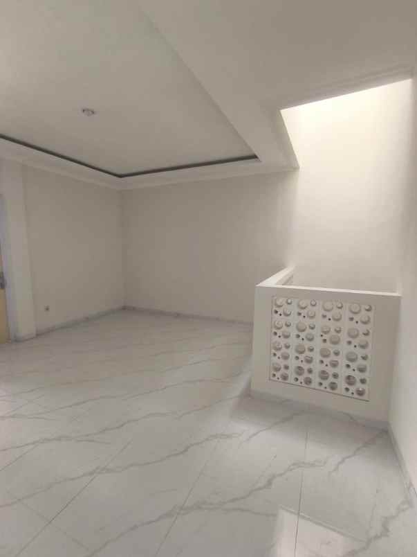 dijual rumah ketintang madya gayungan