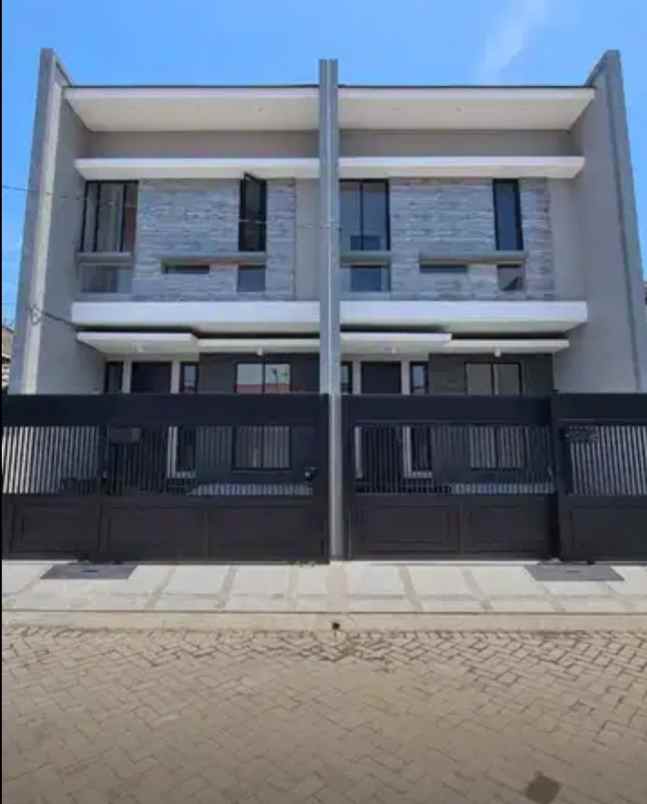 dijual rumah klampis semolo