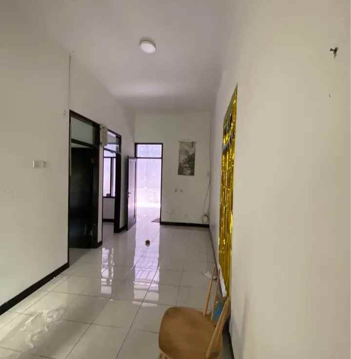 dijual rumah komp cihanjuang dekat taman kupu