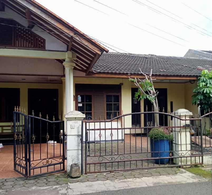 dijual rumah komplek antapani bandung