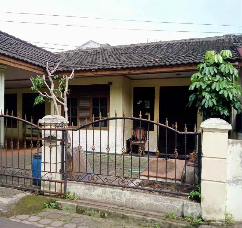 dijual rumah komplek antapani bandung