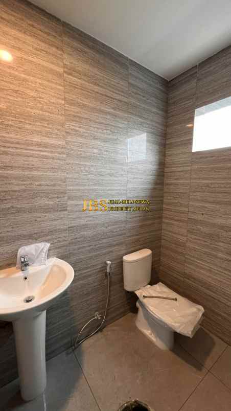 dijual rumah komplek citraland gama city