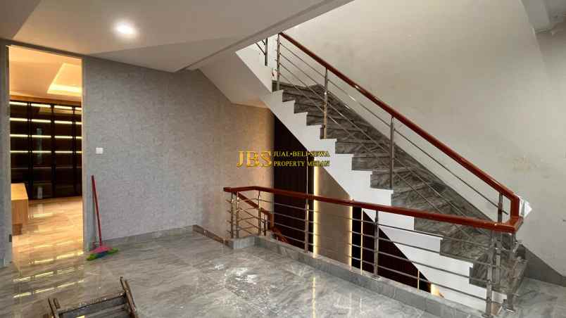 dijual rumah komplek citraland gama city