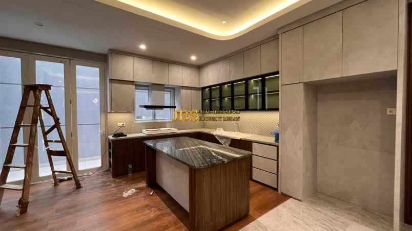 dijual rumah komplek citraland gama city