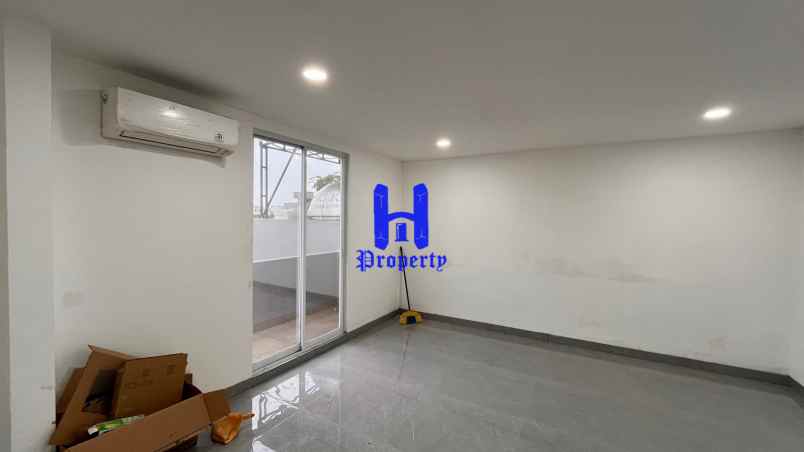 dijual rumah komplek citraland gama city