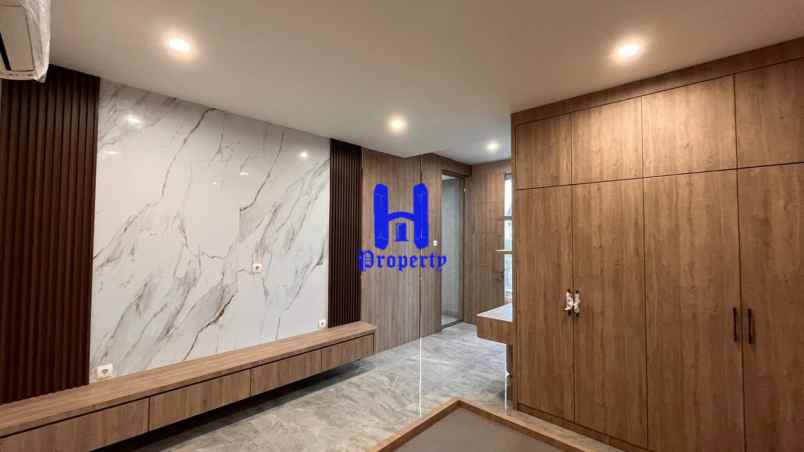 dijual rumah komplek citraland gama city