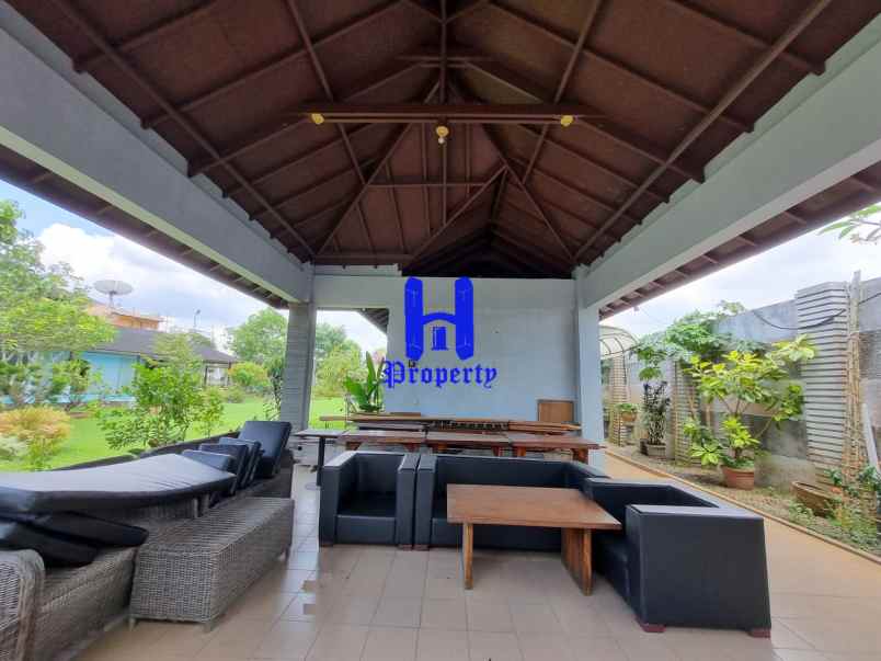 dijual rumah komplek graha helvetia
