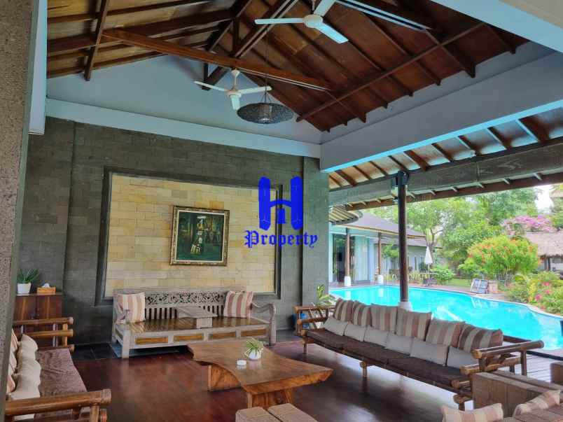 dijual rumah komplek graha helvetia