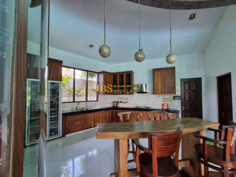 dijual rumah komplek graha helvetia