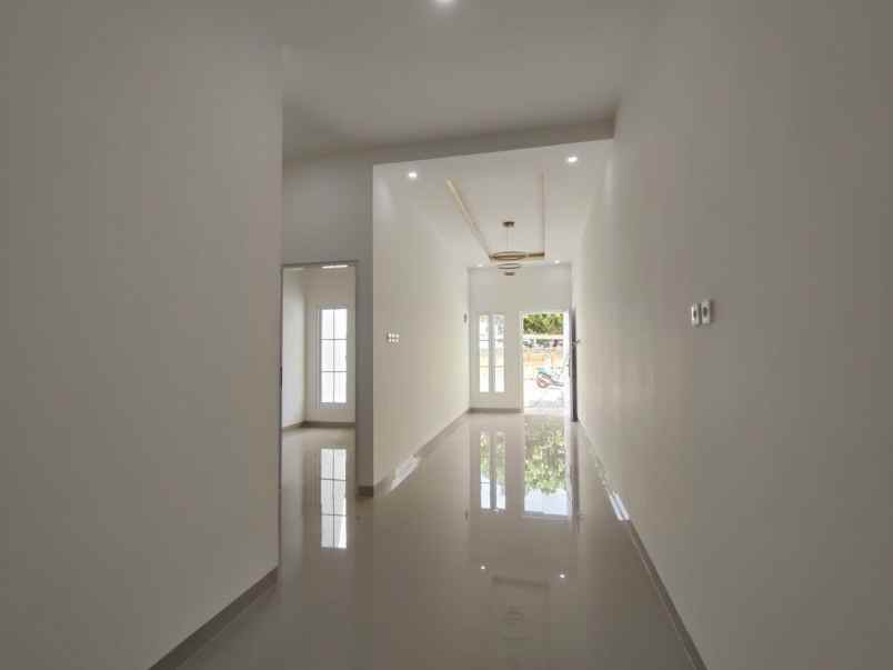 dijual rumah komplek kembang