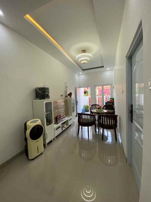 dijual rumah komplek kembang larangan