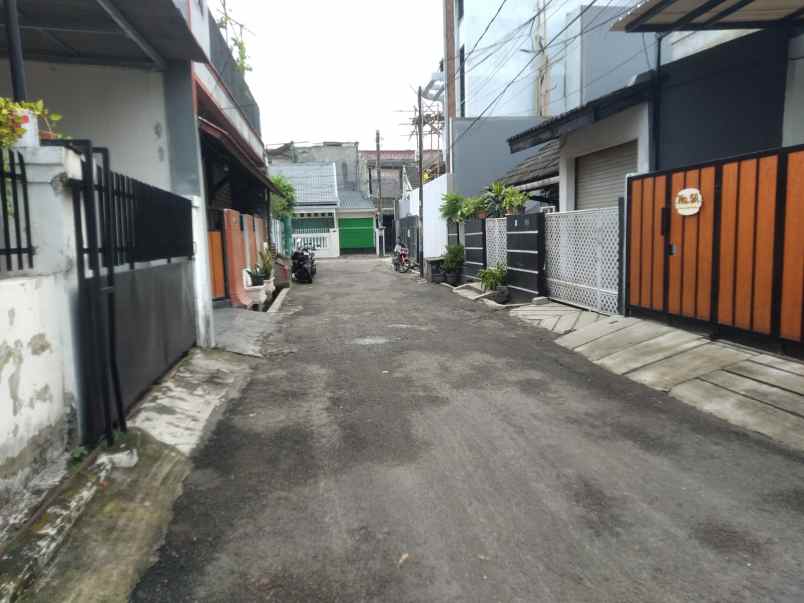 dijual rumah komplek kembang larangan