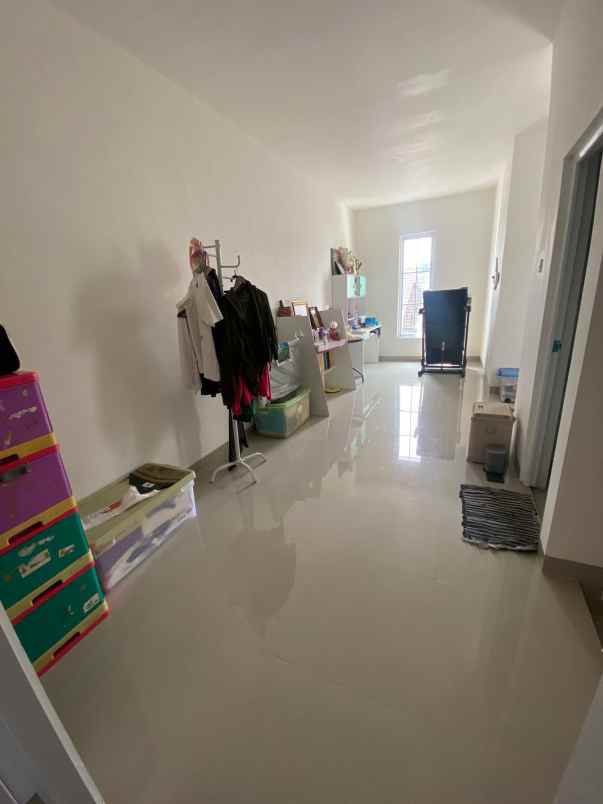 dijual rumah komplek kembang larangan