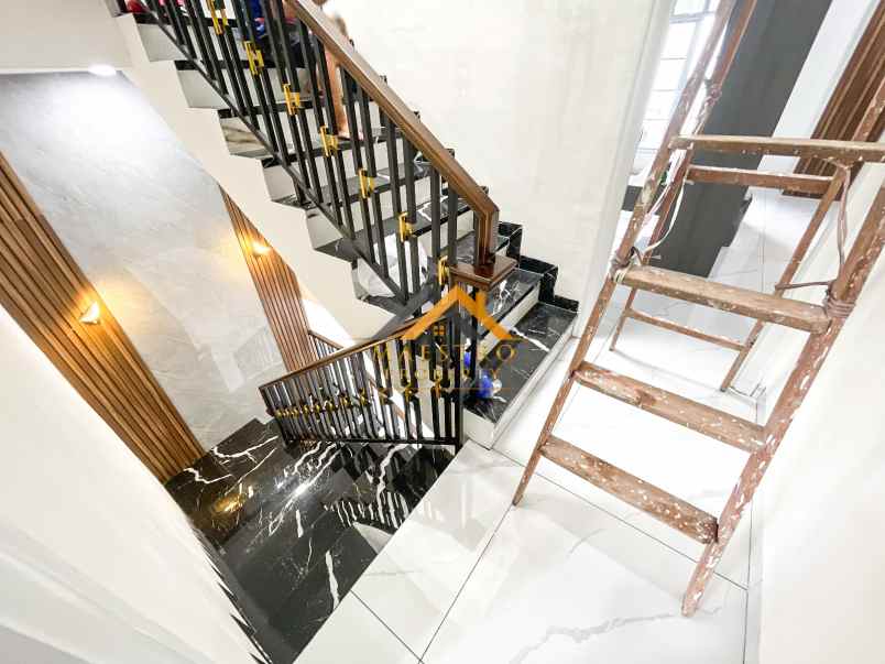 dijual rumah komplek kirribili jl