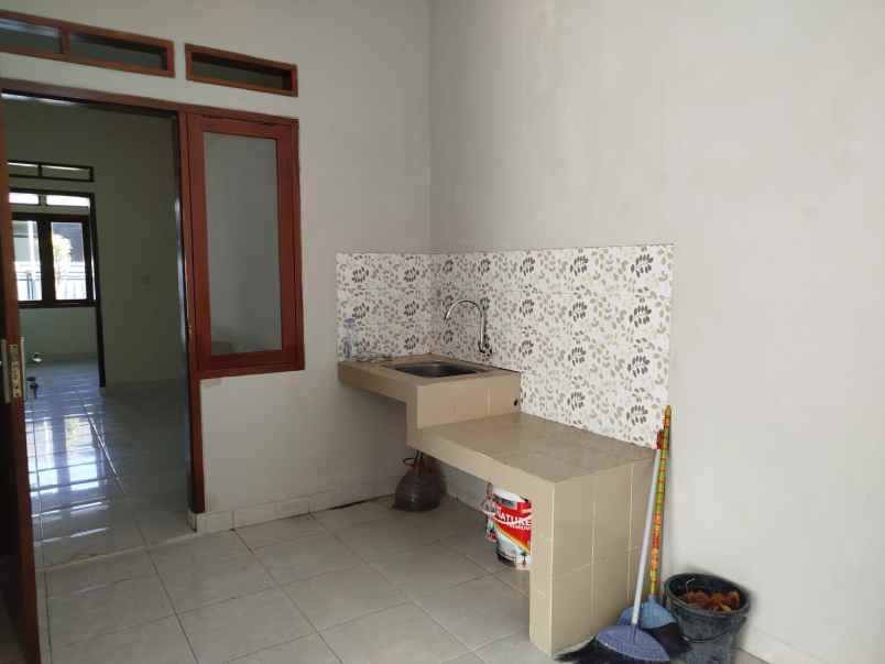 dijual rumah komplek margawangi raya