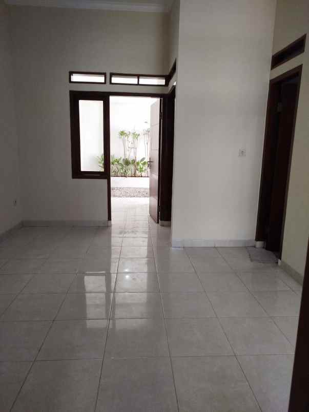 dijual rumah komplek margawangi raya