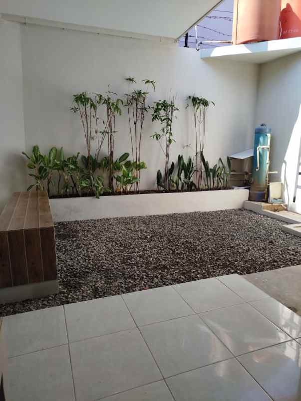 dijual rumah komplek margawangi raya