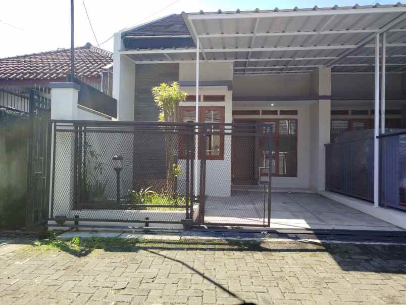 dijual rumah komplek margawangi raya