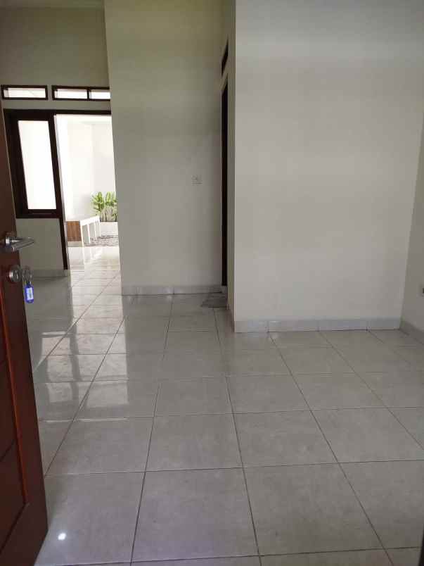 dijual rumah komplek margawangi raya