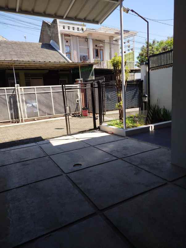 dijual rumah komplek margawangi raya