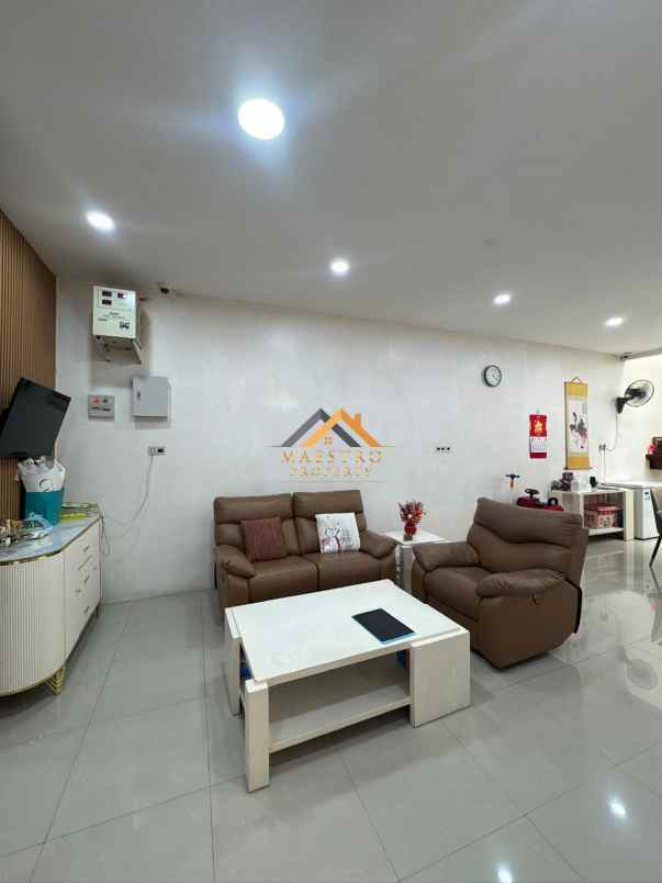 dijual rumah komplek mutiara palace