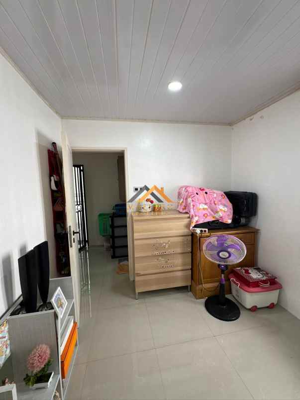 dijual rumah komplek mutiara palace