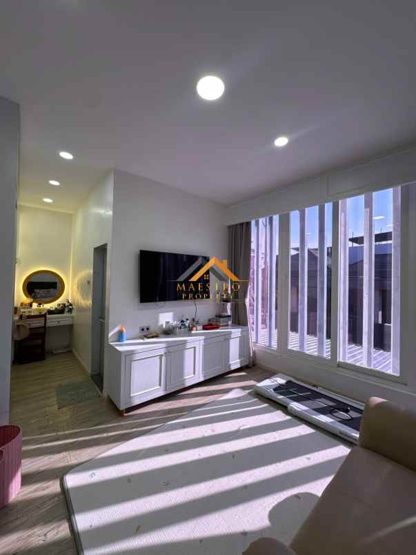 dijual rumah komplek mutiara palace
