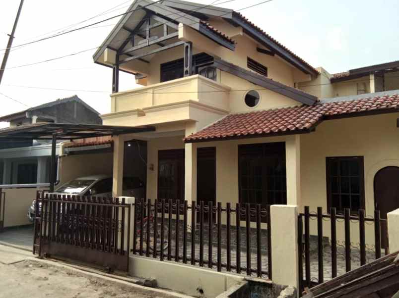 Rumah 2 Lantai Komplek Patria Jaya Jatirahayu Pondok Melati Bekasi