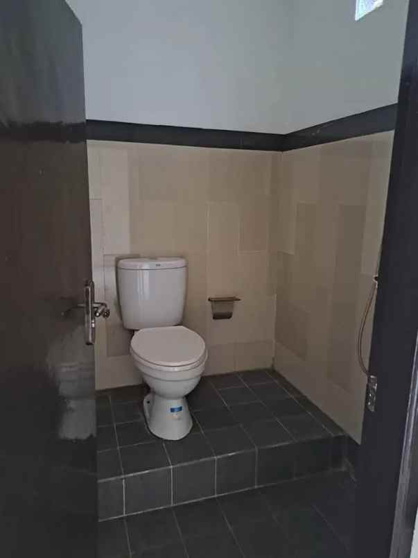 dijual rumah komplek pratista sayap