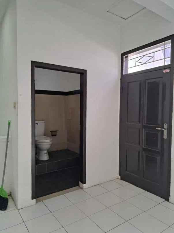 dijual rumah komplek pratista sayap