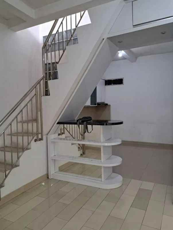 dijual rumah komplek pratista sayap