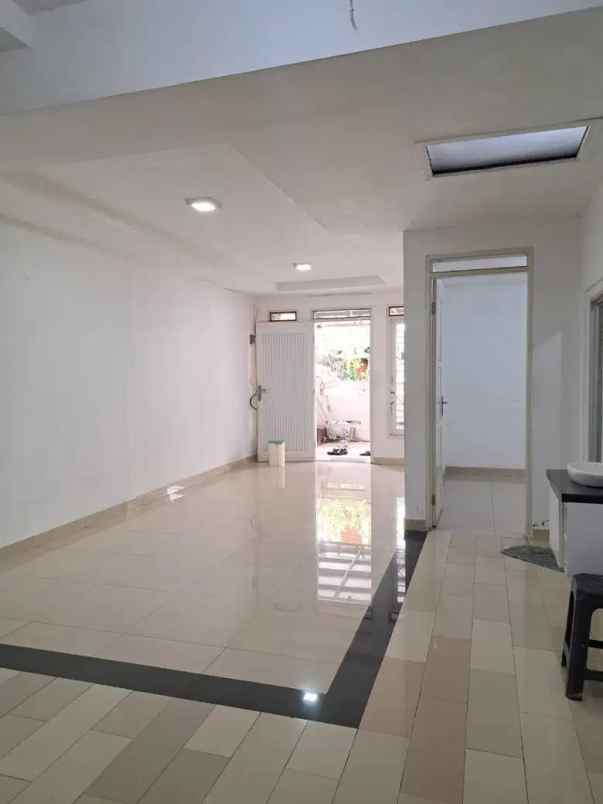 dijual rumah komplek pratista sayap