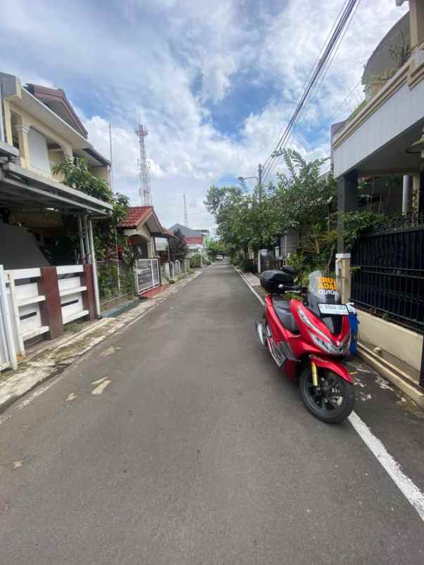 dijual rumah komplek pratista sayap